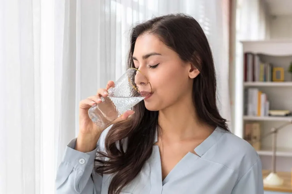 Bere acqua fredda: ecco cosa può accadere
