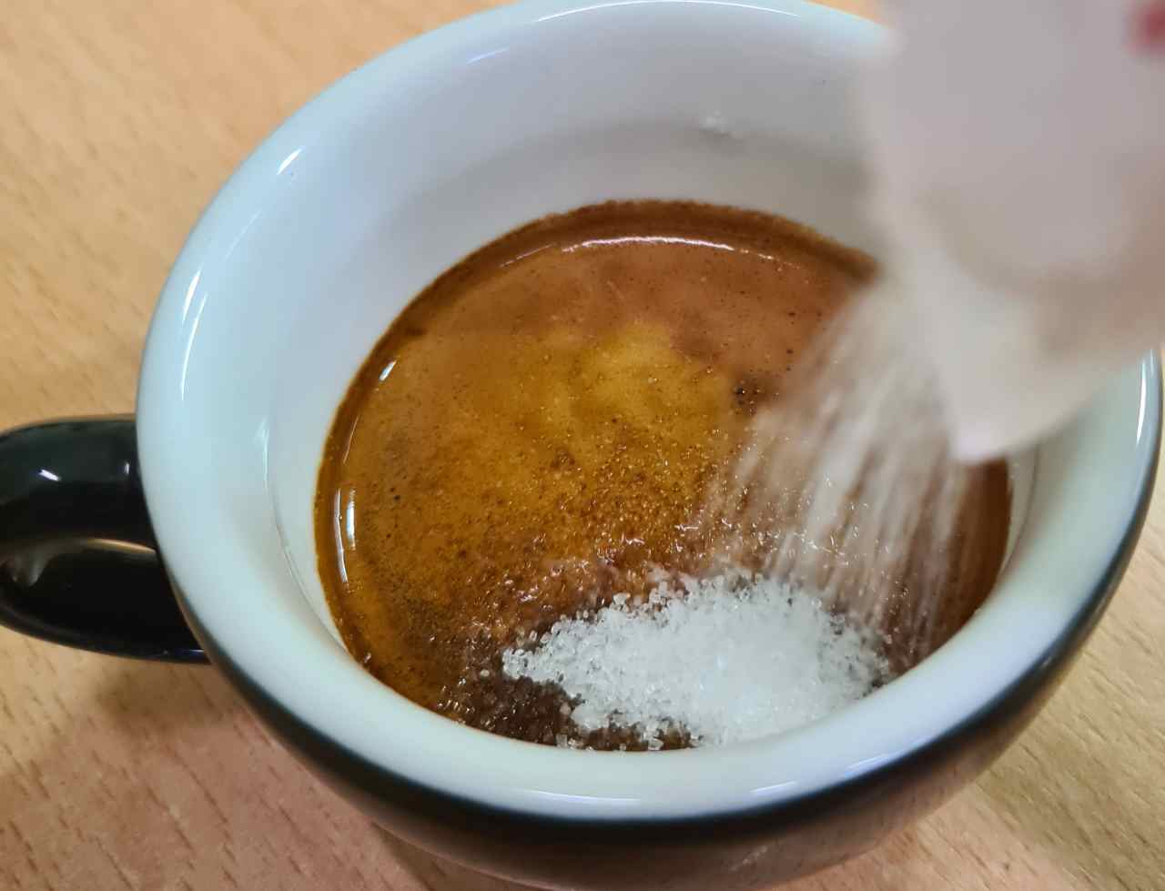 Lo zucchero nel caffè fa ingrassare