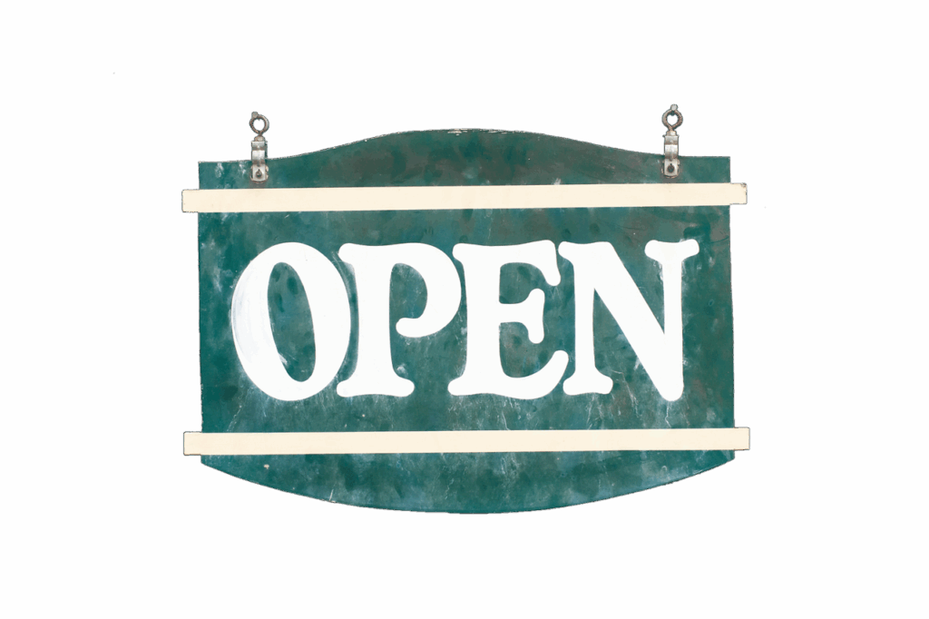 Le vecchie insegne smaltate di negozi o prodotti: pezzi di design industriale