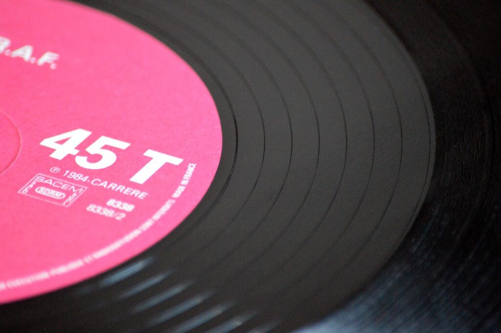 La storia del “B-side”: come il lato B di un disco a volte era meglio del lato A