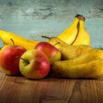 Frutto sano e colorato, simbolo della prevenzione contro il tumore, in un contesto alimentare.