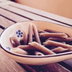 Immagine di un piatto con superfood italiano, ricco di colori e ingredienti freschi.