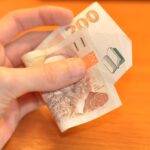 Immagine di un libretto postale con evidenza sulla cifra limite da non superare.