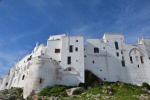 Offerte vacanze a Ostuni sotto i 500€: quando prenotare nel 2026
