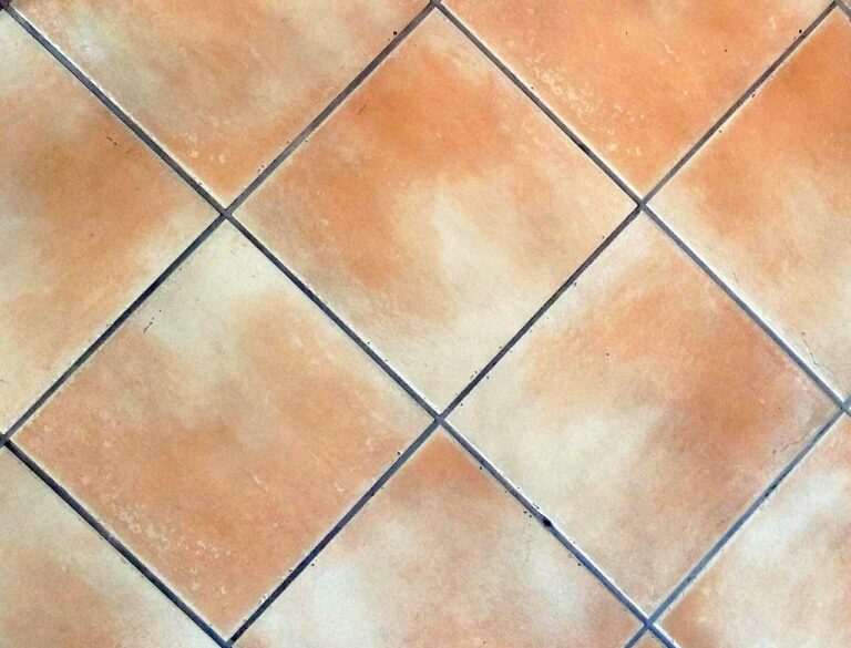 Pulizia dei pavimenti in gres: ecco il prodotto che li fa brillare senza aloni